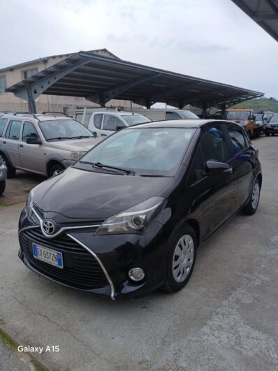 TOYOTA YARIS DEL 2015