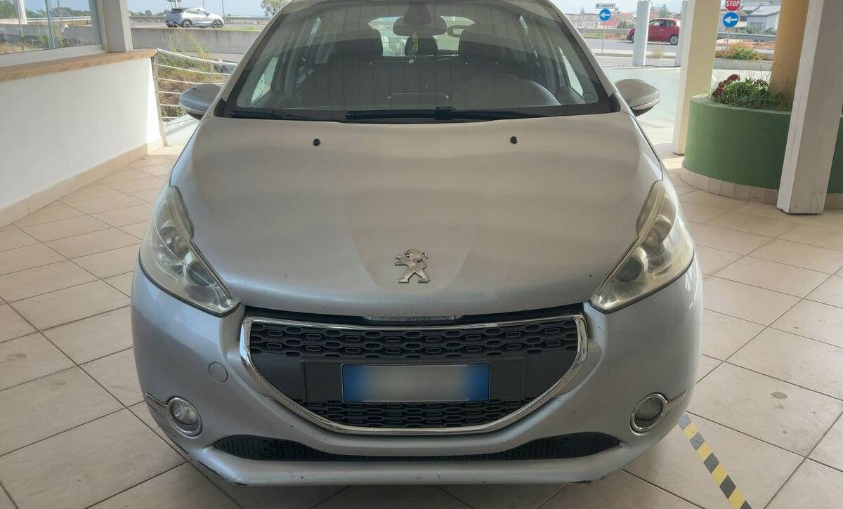 PEUGEOT 208 1.4